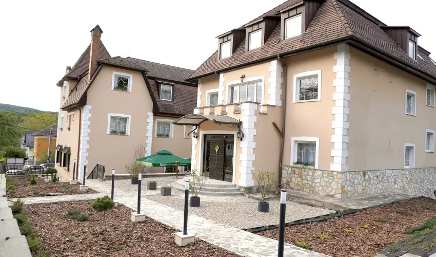 Kikelet Club Hotel Miskolctapolca - M�rcius 15. (min. 3 �j)