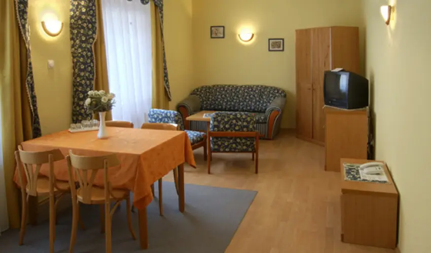 Kikelet Club Hotel Miskolctapolca - M�rcius 15. - teljes el�refizet�ssel (min. 3 �j)