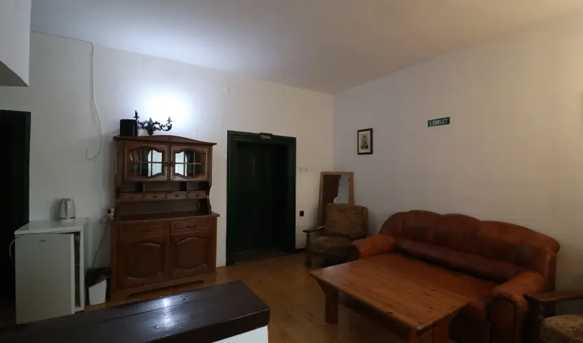 K�bor Macska Fogad� K�szeg - M�rcius 15.
