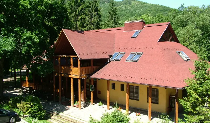 K�kapu Vad�szkast�ly �s Hotel & Apartments Nagyhuta - M�rcius 15.