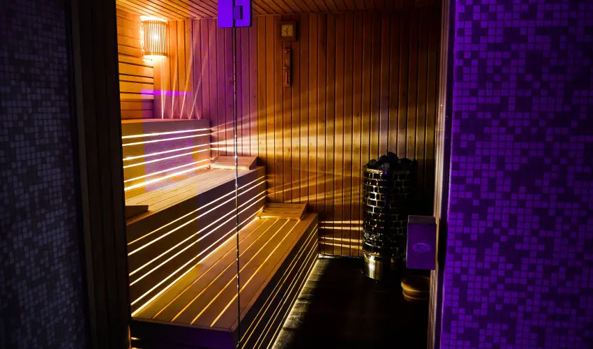 K�kapu Vad�szkast�ly �s Hotel & Apartments Nagyhuta - M�rcius 15.