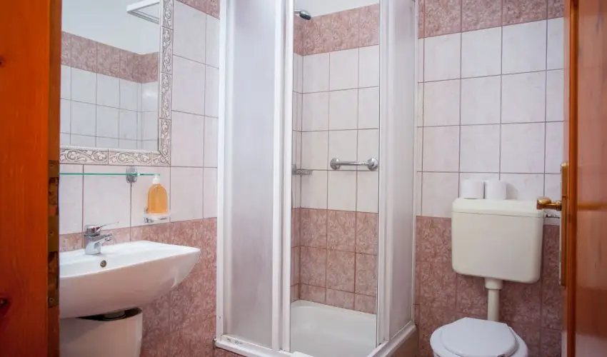 K�kapu Vad�szkast�ly �s Hotel & Apartments Nagyhuta - M�rcius 15.