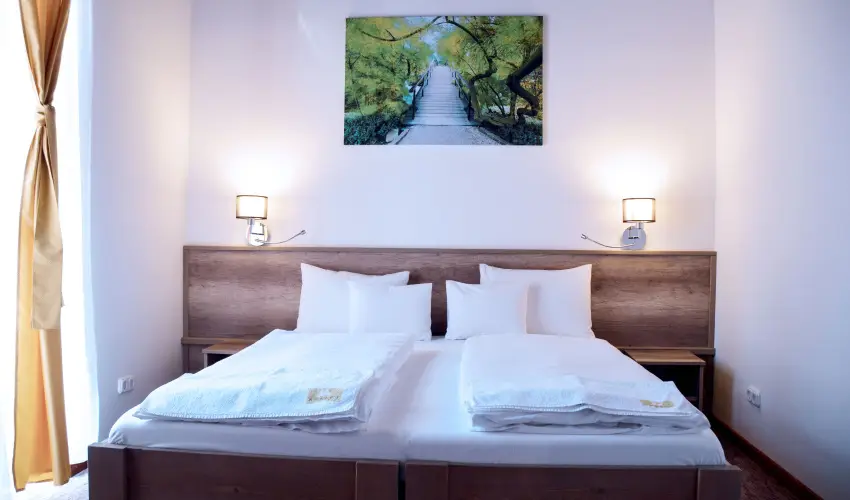 K�kapu Vad�szkast�ly �s Hotel & Apartments Nagyhuta - M�rcius 15.