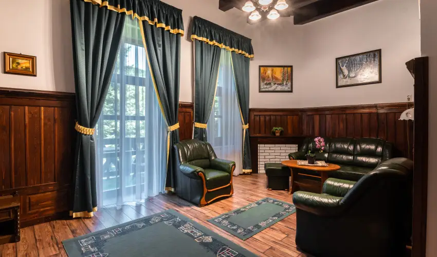 K�kapu Vad�szkast�ly �s Hotel & Apartments Nagyhuta - M�rcius 15.
