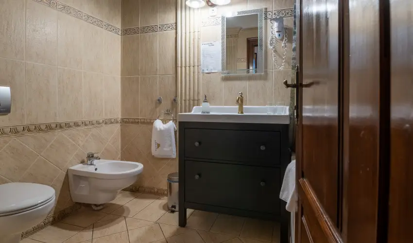 K�kapu Vad�szkast�ly �s Hotel & Apartments Nagyhuta - M�rcius 15.