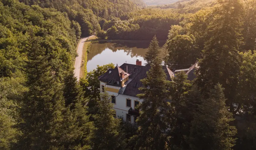 K�kapu Vad�szkast�ly �s Hotel & Apartments Nagyhuta - M�rcius 15.