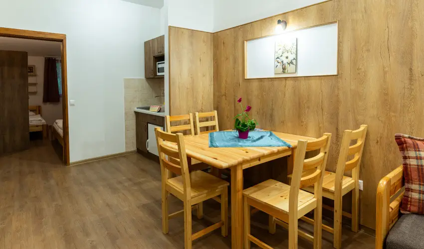 K�kapu Vad�szkast�ly �s Hotel & Apartments Nagyhuta - M�rcius 15.