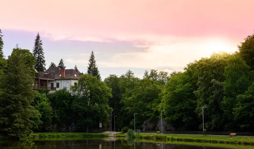 K�kapu Vad�szkast�ly �s Hotel & Apartments Nagyhuta - M�rcius 15.