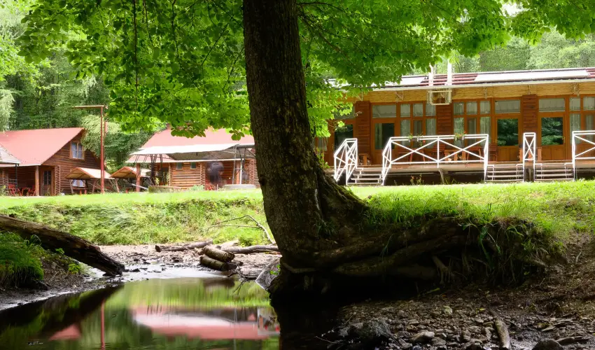 K�kapu Vad�szkast�ly �s Hotel & Apartments Nagyhuta - M�rcius 15.