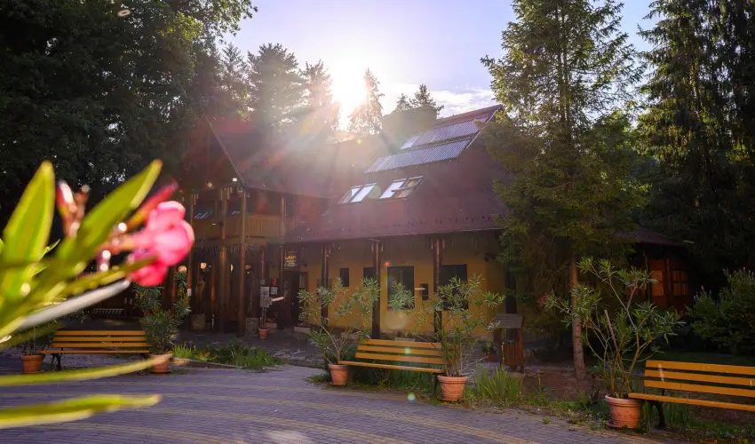 K�kapu Vad�szkast�ly �s Hotel & Apartments Nagyhuta - M�rcius 15.