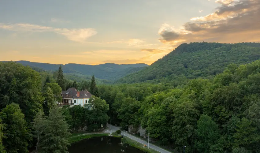 K�kapu Vad�szkast�ly �s Hotel & Apartments Nagyhuta - M�rcius 15.