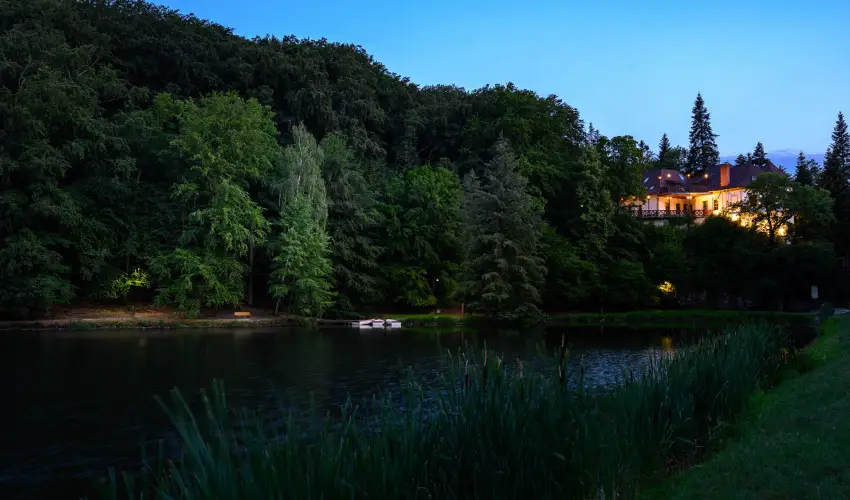K�kapu Vad�szkast�ly �s Hotel & Apartments Nagyhuta - M�rcius 15.