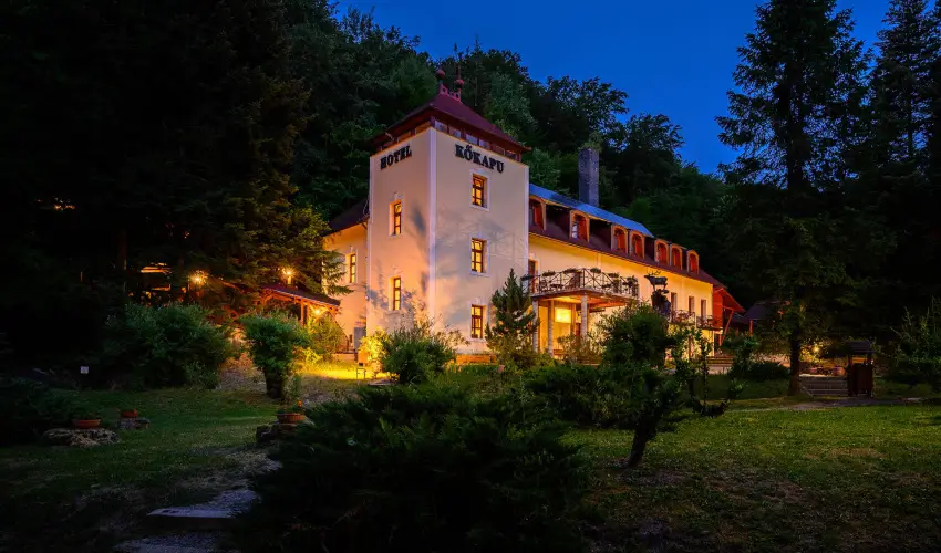 K�kapu Vad�szkast�ly �s Hotel & Apartments Nagyhuta - M�rcius 15.
