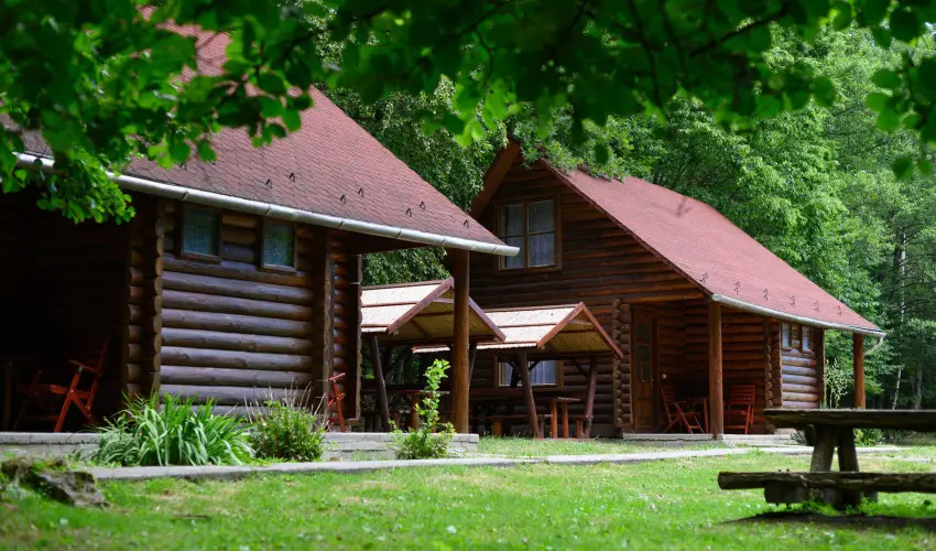 K�kapu Vad�szkast�ly �s Hotel & Apartments Nagyhuta - M�rcius 15.