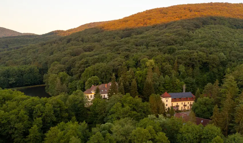 K�kapu Vad�szkast�ly �s Hotel & Apartments Nagyhuta - M�rcius 15.