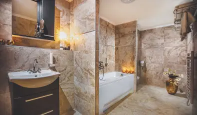 Koml� Hotel Gyula