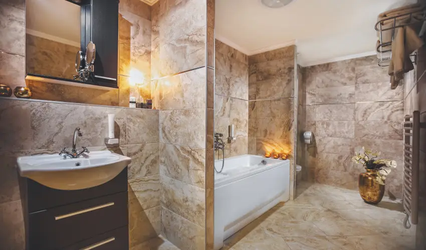 Koml� Hotel Gyula - M�rcius 15. 
