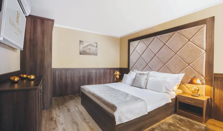Koml� Hotel Gyula - M�rcius 15. 