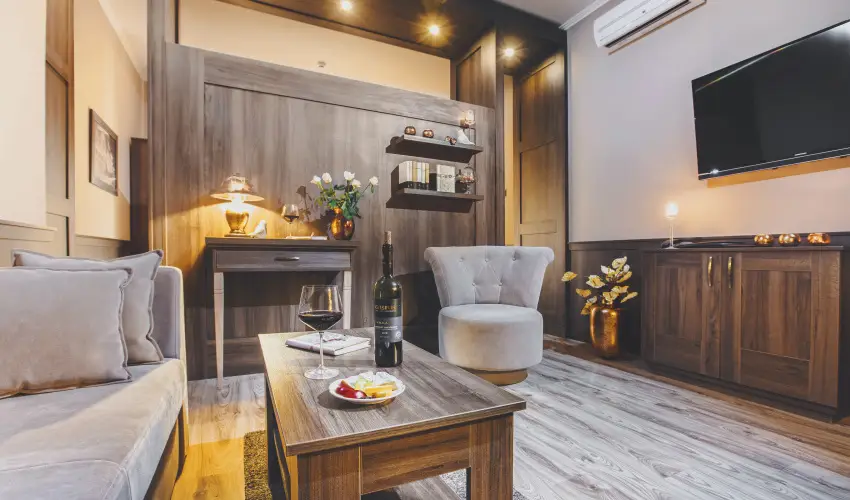 Koml� Hotel Gyula - M�rcius 15. 