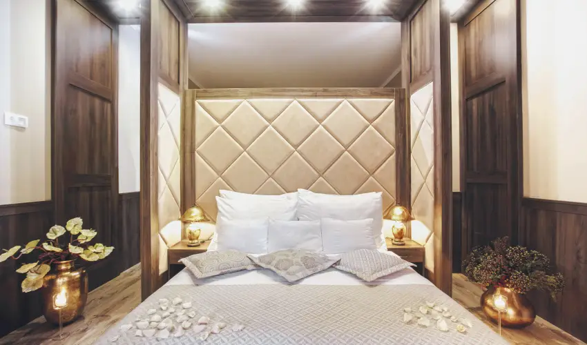 Koml� Hotel Gyula - M�rcius 15. 