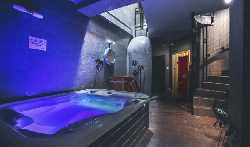 Koml� Hotel Gyula - M�rcius 15. 