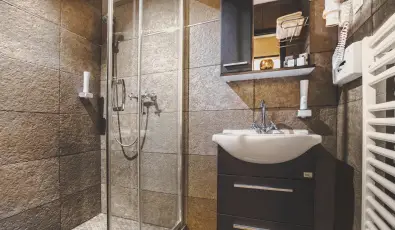 Koml� Hotel Gyula