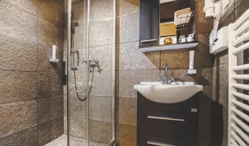 Koml� Hotel Gyula - M�rcius 15. 