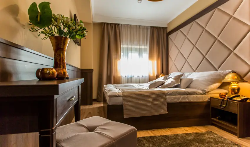 Koml� Hotel Gyula - M�rcius 15. 
