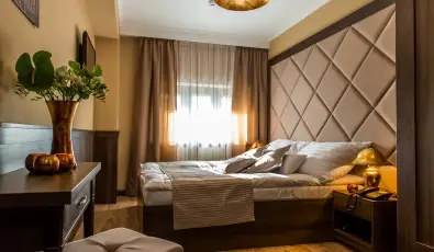 Koml� Hotel Gyula