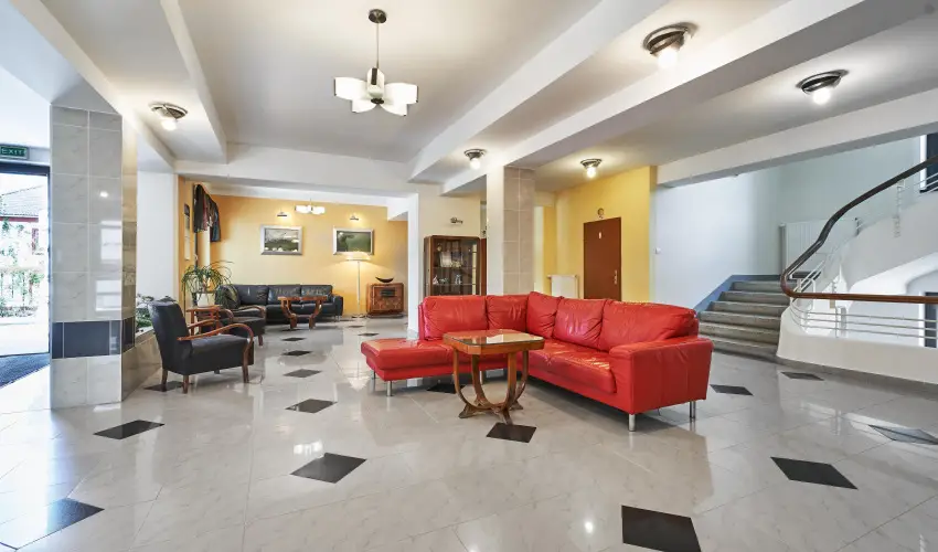 Korona Hotel Hark�ny Hark�ny - M�rcius 15.