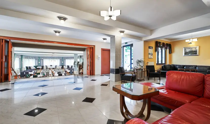 Korona Hotel Hark�ny Hark�ny - M�rcius 15.