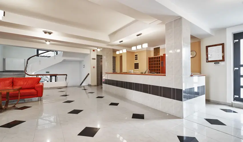 Korona Hotel Hark�ny Hark�ny - M�rcius 15.