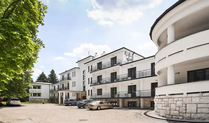 Korona Hotel Hark�ny Hark�ny - M�rcius 15.