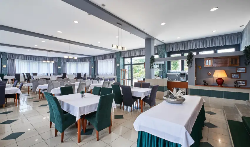 Korona Hotel Hark�ny Hark�ny - M�rcius 15.