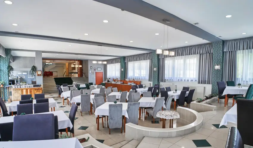 Korona Hotel Hark�ny Hark�ny - M�rcius 15.