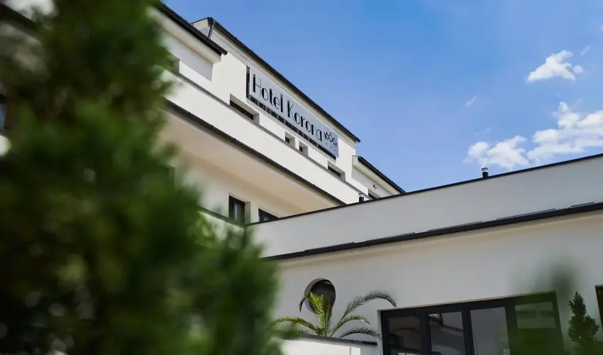 Korona Hotel Hark�ny Hark�ny - M�rcius 15.