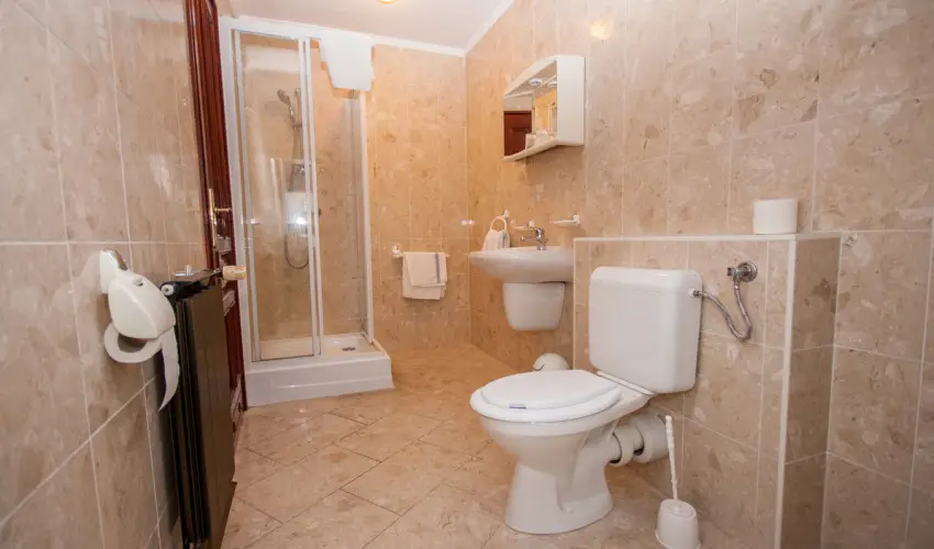 Korona Panzi� �s �tterem H�v�z - M�rcius 15. - teljes el�refizet�ssel (min. 2 �j)