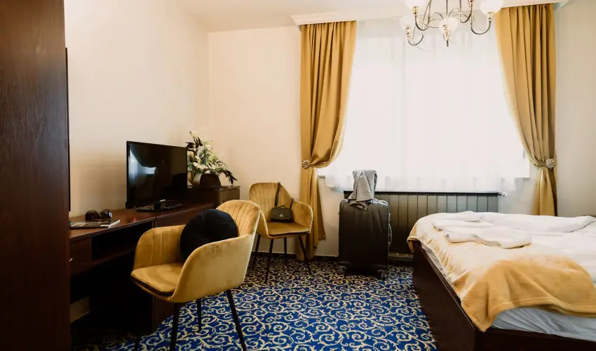 Korona Panzi� �s �tterem H�v�z - M�rcius 15. - teljes el�refizet�ssel (min. 2 �j)