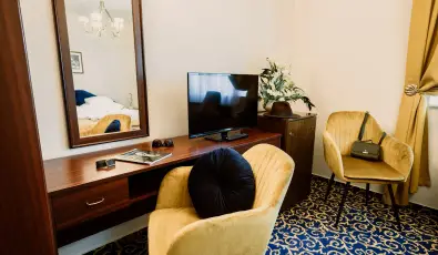 Korona Panzi� �s �tterem H�v�z