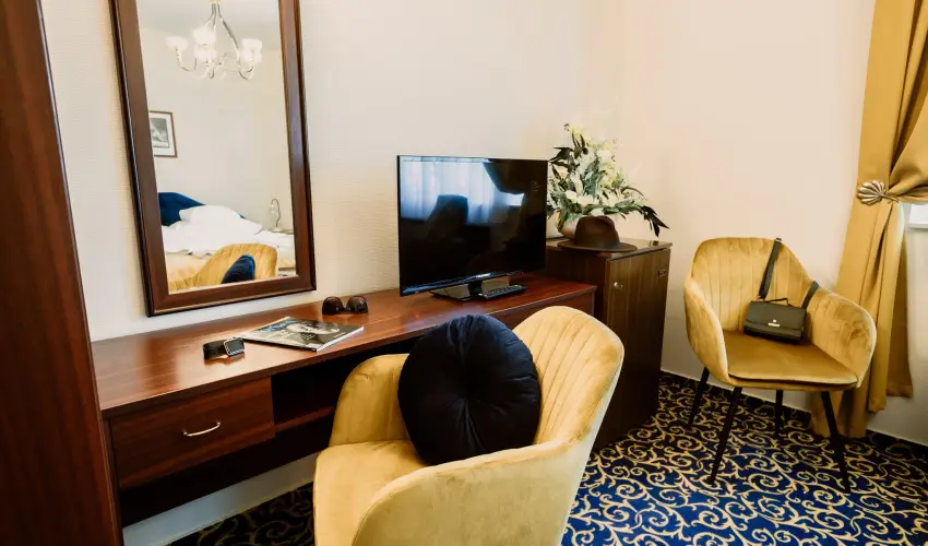 Korona Panzi� �s �tterem H�v�z - M�rcius 15. - teljes el�refizet�ssel (min. 2 �j)