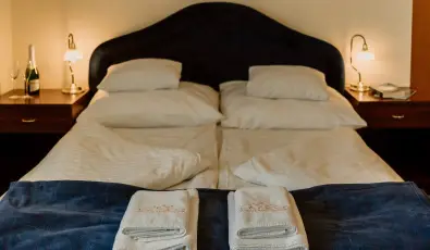 Korona Panzi� �s �tterem H�v�z