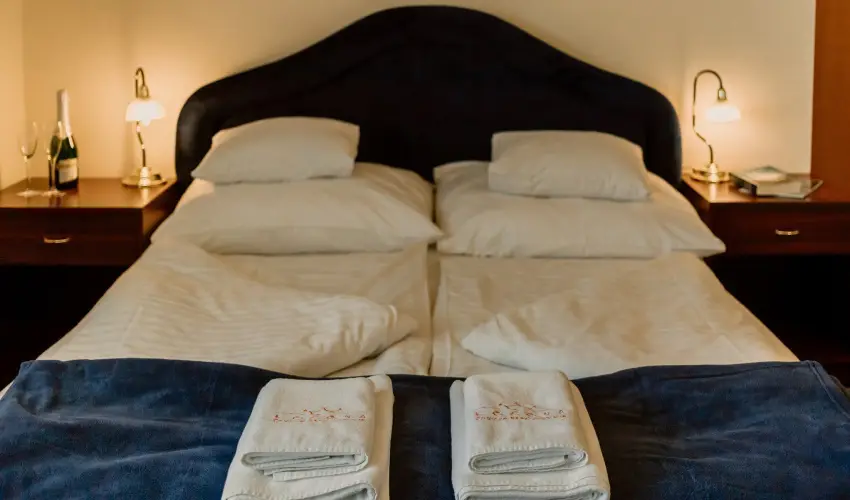 Korona Panzi� �s �tterem H�v�z - M�rcius 15. - teljes el�refizet�ssel (min. 2 �j)