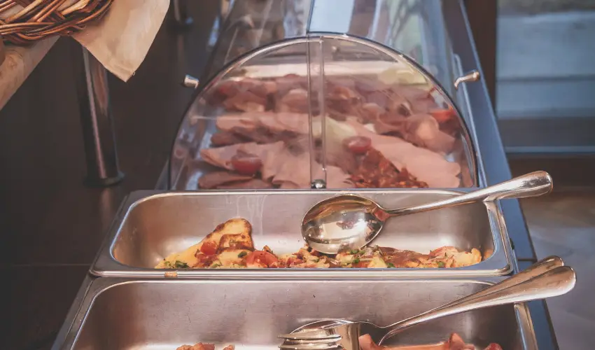 Korona Panzi� �s �tterem H�v�z - M�rcius 15. - teljes el�refizet�ssel (min. 2 �j)