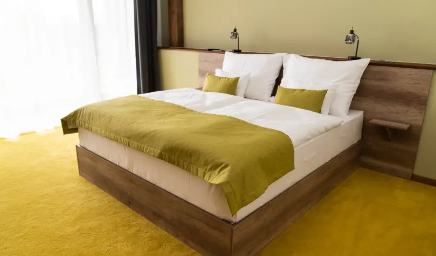 Krist�ly Hotel Konferencia & Wellness Ajka - M�rcius 15. 