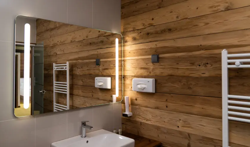 Krist�ly Hotel Konferencia & Wellness Ajka - M�rcius 15. 