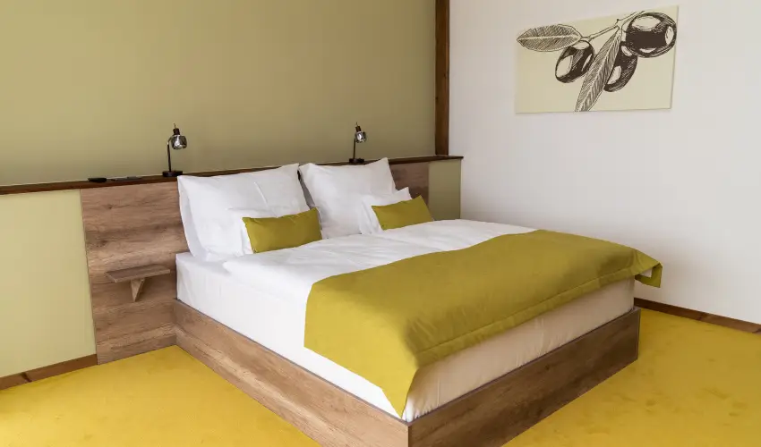 Krist�ly Hotel Konferencia & Wellness Ajka - M�rcius 15. 