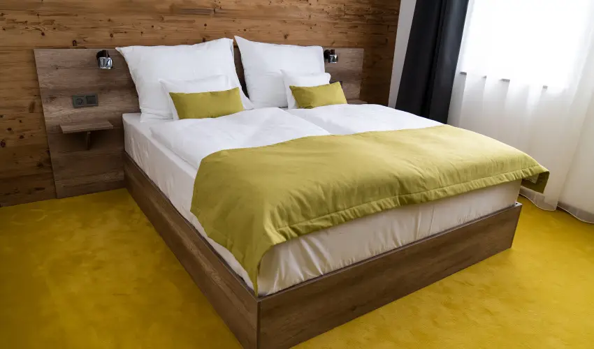 Krist�ly Hotel Konferencia & Wellness Ajka - M�rcius 15. 