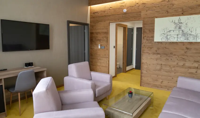 Krist�ly Hotel Konferencia & Wellness Ajka - M�rcius 15. 