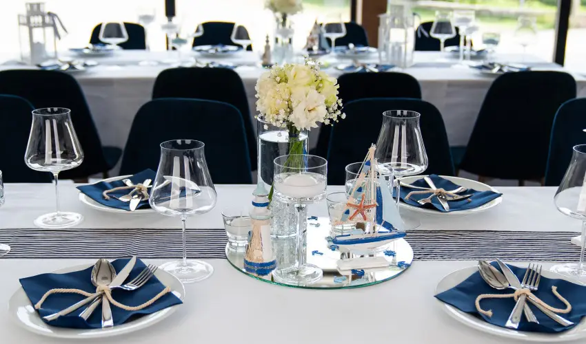 Krist�ly Hotel Konferencia & Wellness Ajka - M�rcius 15. 