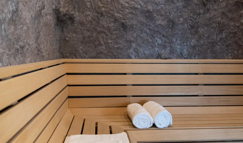Krist�ly Hotel Konferencia & Wellness Ajka - M�rcius 15. 